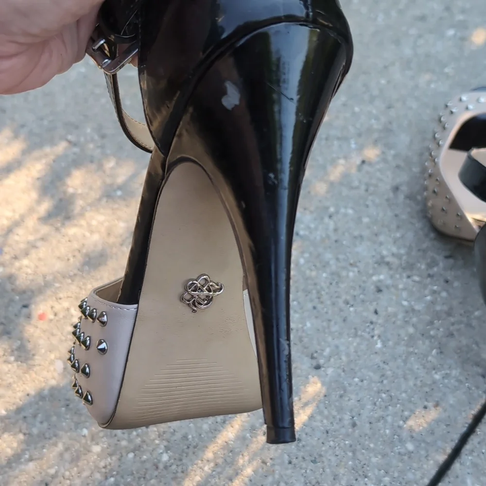 Rock & Republic Studded Heels Cream & Black Sz 9 - Picture 6 of 7